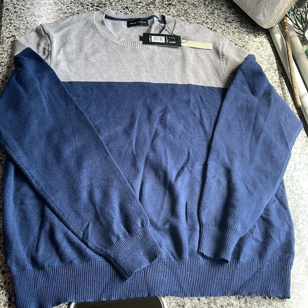 Elie Tahari Long sleeve sweater men’s size XL gray and navy blue Viscose Blend